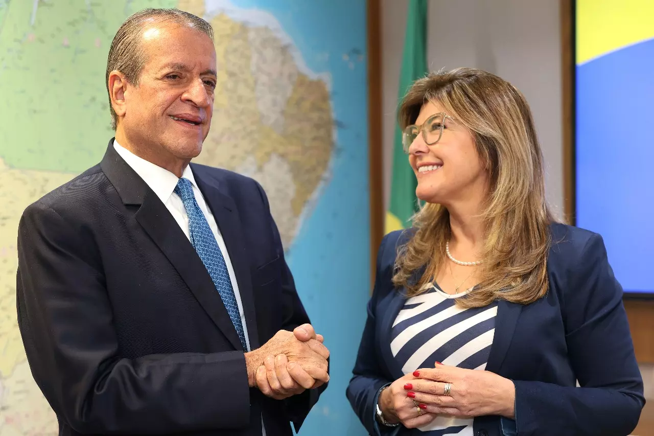 Lei inédita de autoria da deputada Adriana Lara garante indenização a consumidores por falta de energia no RS